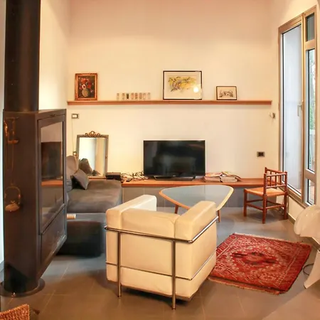 Villa Maison Spacieuse Avec Piscine A *