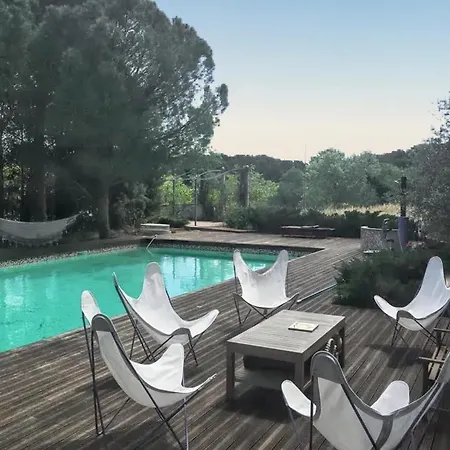 Villa Maison Spacieuse Avec Piscine A *